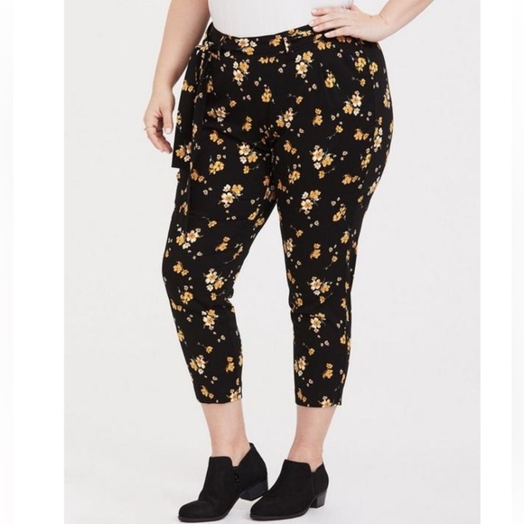 NEW Torrid Black and Yellow Floral Challis Tie Front Tapered Ankle Pants Size 0 - Picture 2 of 12
